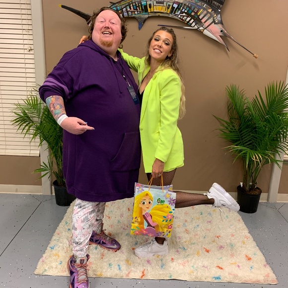 Meet Your Posher, Adam - Picture 5 of 16